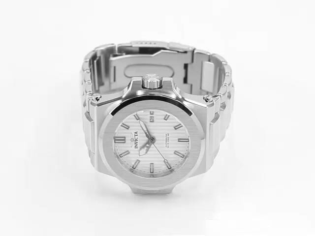 Invicta akula outlet prestige