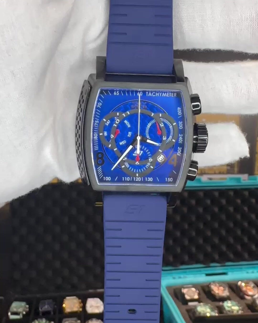 Invicta tonneau hot sale